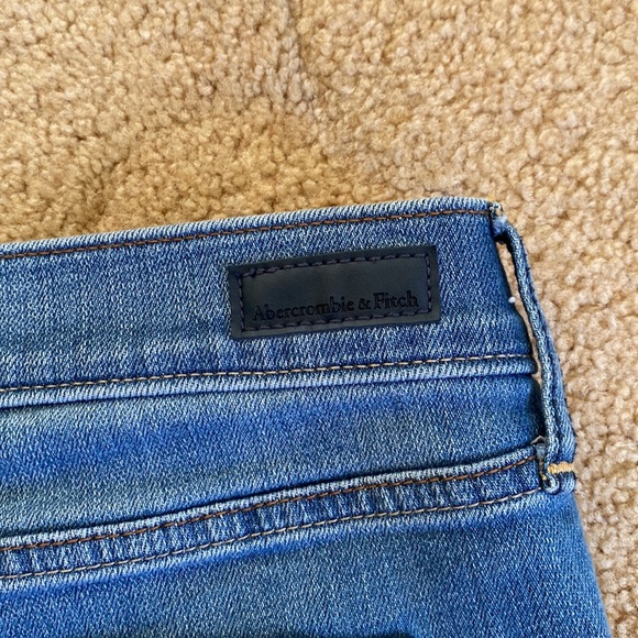 Abercrombie& Fitch womens jeans shorts W28 L2 - Picture 7 of 7